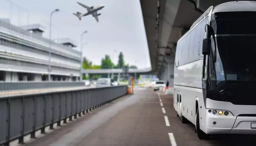 navette-pour-votre-transfert-à-l’aéroport-833x474